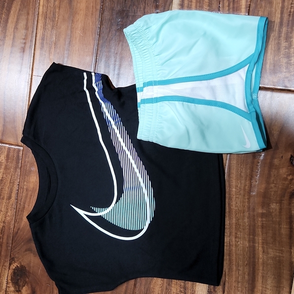 🆕️ Nike Short Set - Picture 2 of 4